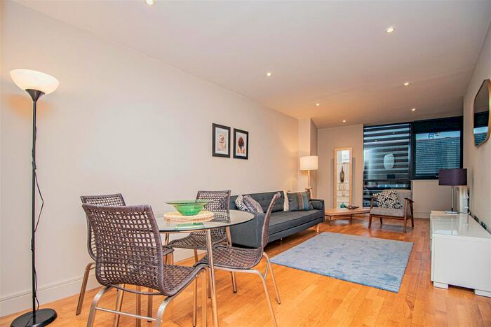 1 Bedroom Flat To Rent In Southwark Bridge Road, Borough, SE1