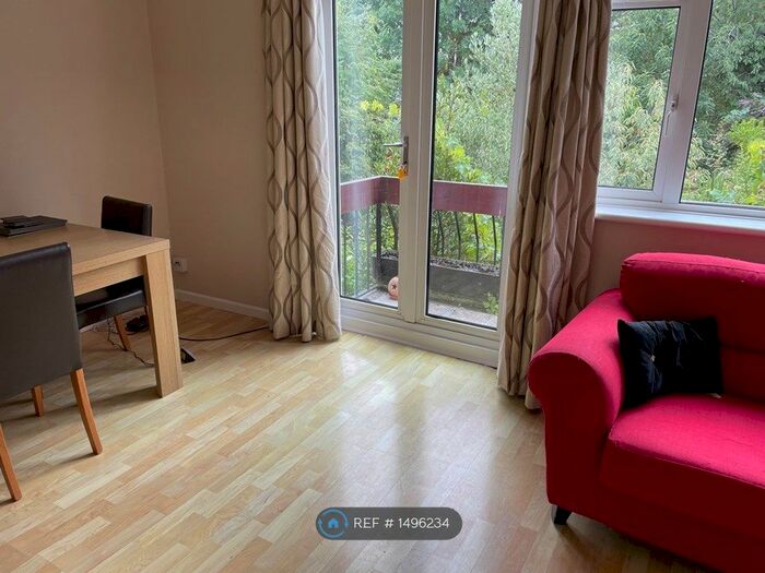 3 Bedroom Maisonette To Rent In Holtspur Way, Beaconsfield, HP9