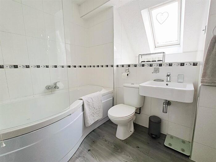 3 Bedroom Detached House For Sale In Cambridge Way, South Yardley, Birmingham, B27
