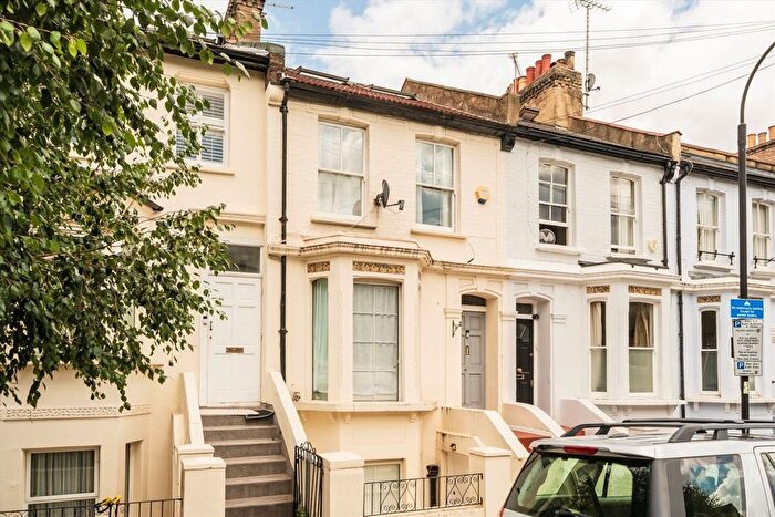 1 Bedroom Flat To Rent In Tadmor Street, Shepherds Bush, W12