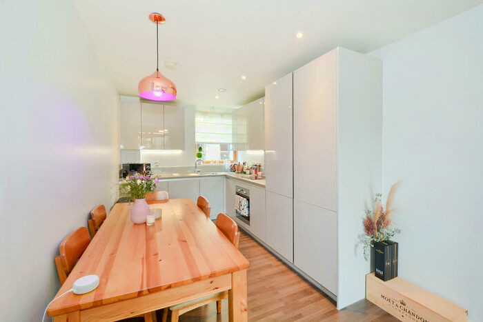 2 Bedroom Apartment To Rent In Leeward Court, Yeoman Street, SE8