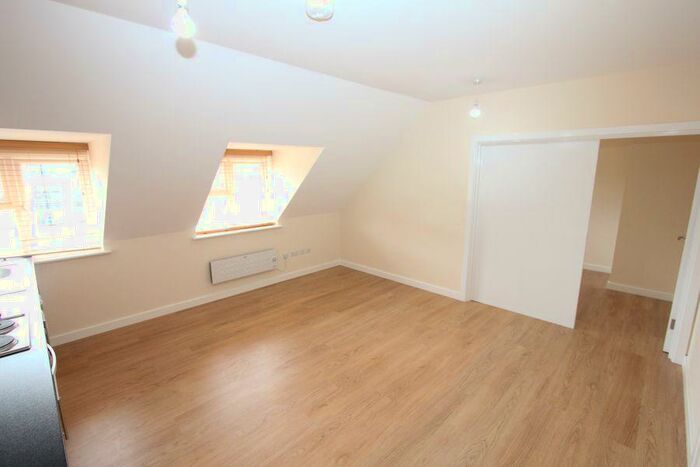 1 Bedroom Apartment To Rent In Maxwell Road, Beaconsfield, HP9