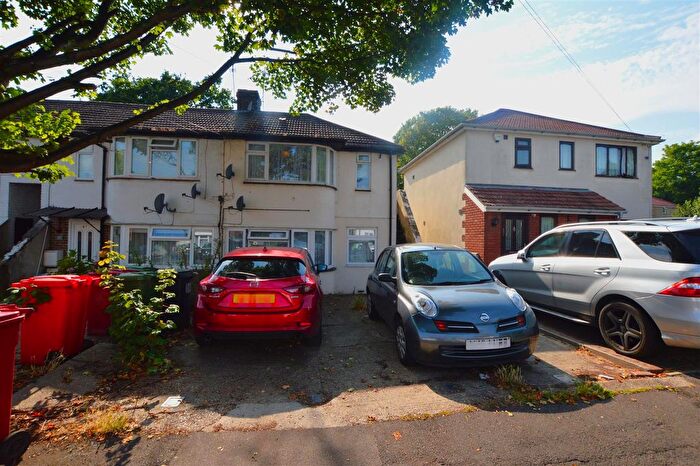 Maisonette To Rent In Canterbury Avenue, Slough, SL2