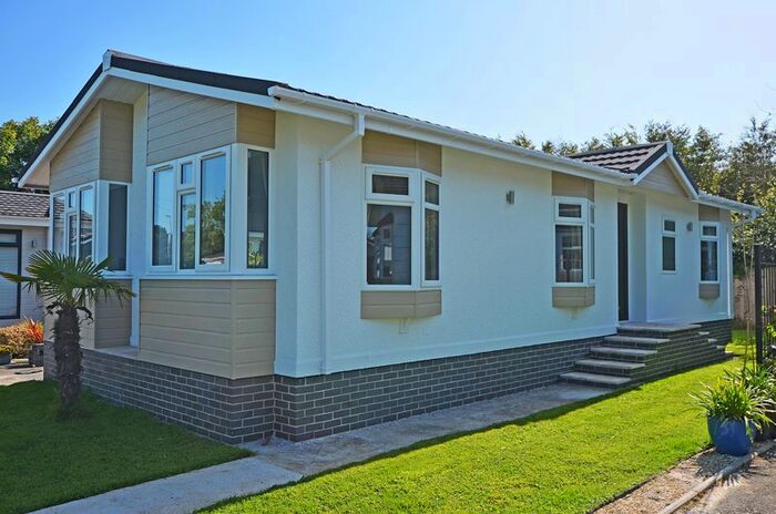 2 Bedroom Mobile/park Home For Sale In Playing Place, Truro, TR3