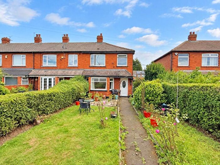 3 Bedroom End Of Terrace House For Sale In Nora Place, Leeds, LS13