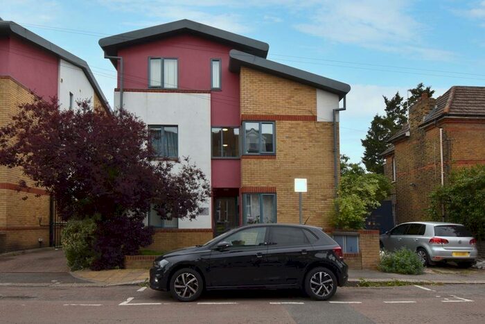 1 Bedroom Flat To Rent In St. Marys Road Strood, ME2