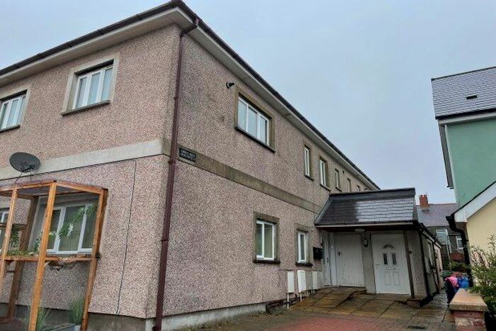 3 Bedroom Flat To Rent In Stratford Road, Milford Haven, SA73