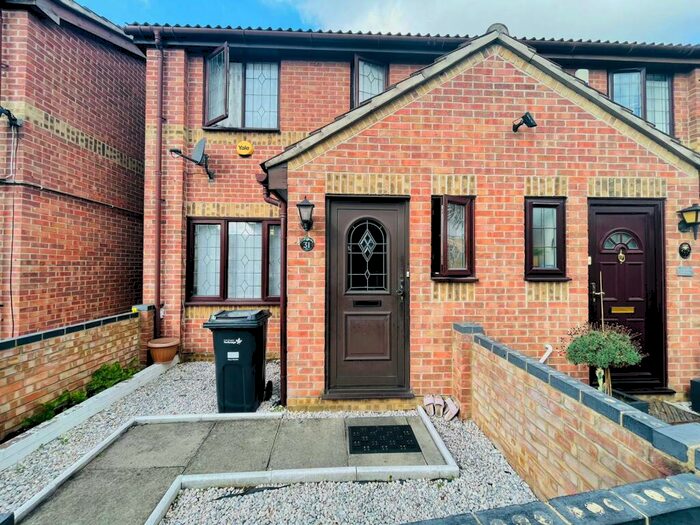 3 Bedroom Semi-Detached House To Rent In Dagenham, Essex, RM8