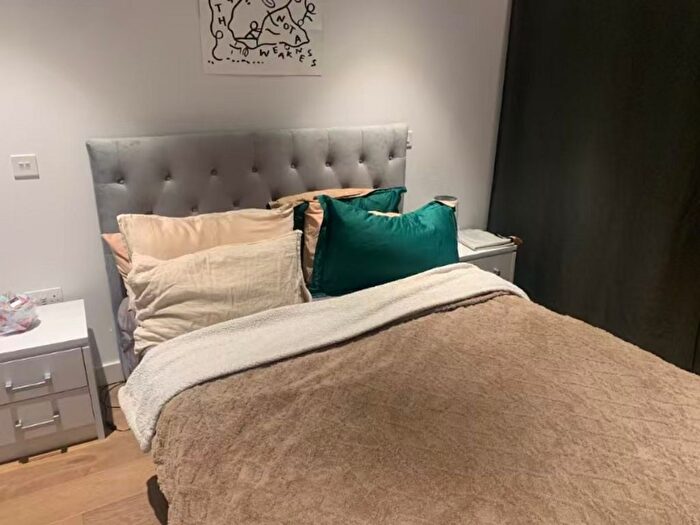 3 Bedroom Flat To Rent In Signature House, Postmark, WC1X