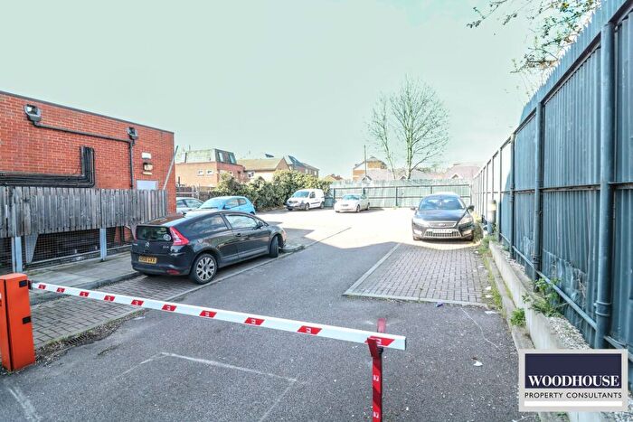 1 Bedroom Property To Rent In High Street, Waltham Cross, EN8