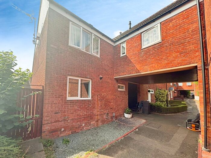 1 Bedroom Maisonette For Sale In Heronfield Close, Redditch, B98