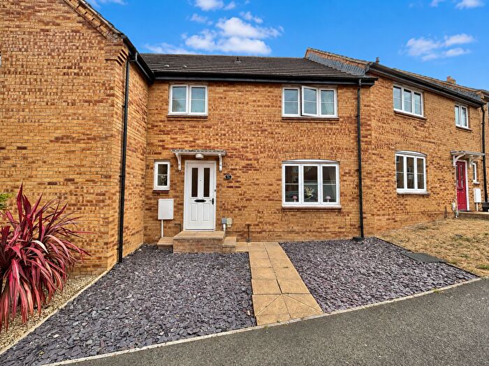 3 Bedroom Terraced House For Sale In Biddlesden Road, BA21