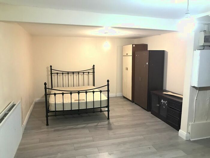 Studio To Rent In Whitton Road, Hounslow, TW3