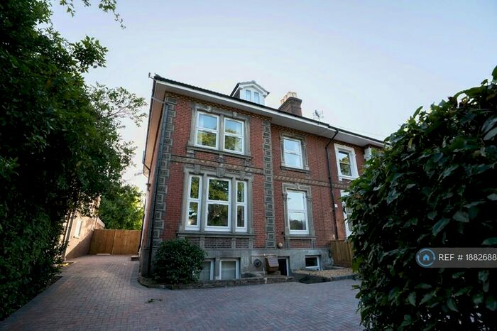 8 Bedroom Semi-Detached House To Rent In Hill Lane, Southampton, SO15