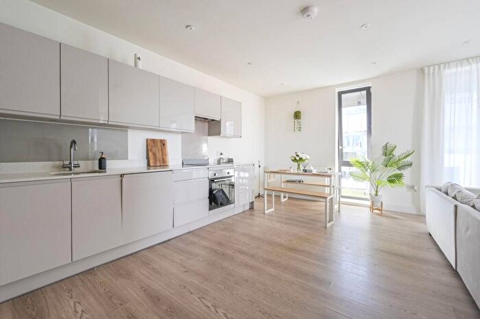 2 Bedroom Flat For Sale In Sailors House, Tower Hamlets, London, E14