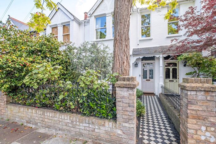 3 Bedroom Detached House For Sale In Ashleigh Road, London, SW14