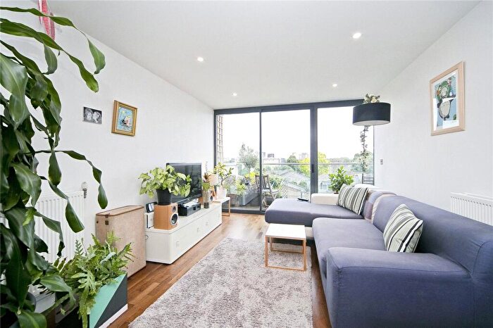 2 Bedroom Apartment For Sale In Richmond Road, Hackney, London, E8