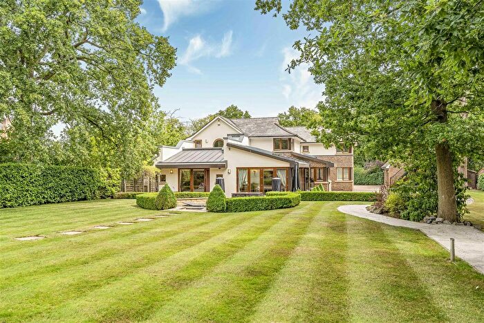 5 Bedroom Detached House For Sale In Park Street Lane, Park Street, St. Albans, AL2