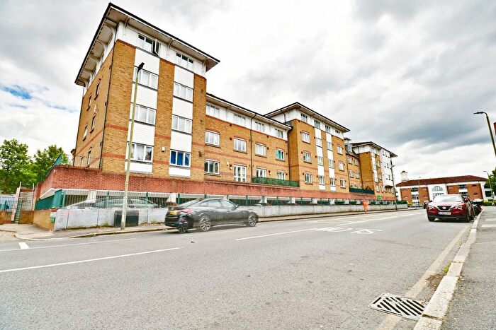 2 Bedroom Flat To Rent In Gainsborough Court, Homesdale Road, Bromley, Kent, BR2