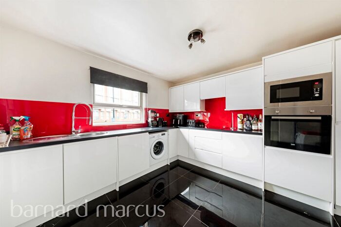 2 Bedroom Flat For Sale In Tamworth Road, Croydon, CR0