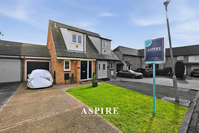 2 Bedroom Semi-Detached House For Sale In Charleston Avenue, Basildon, SS13