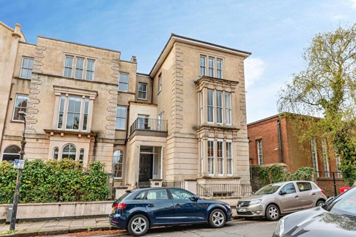 2 Bedroom Flat For Sale In Oakfield Road, Bristol, BS8