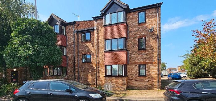 Studio For Sale In Tiree House, Franklin Avenue, Slough, SL2