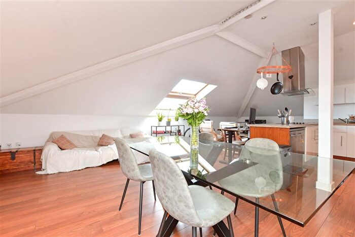 1 Bedroom Flat For Sale In Kings Lane, Sutton, Surrey, SM1