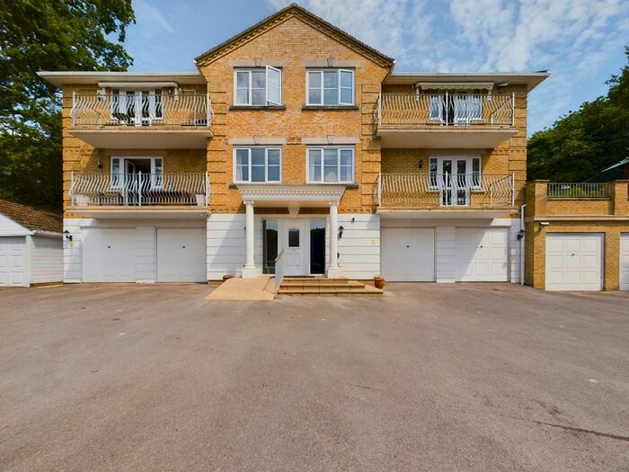 2 Bedroom Flat To Rent In School Road, Bursledon, Southampton, SO31