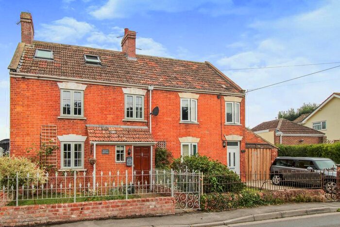 4 Bedroom Cottage For Sale In Brent Street, Brent Knoll, Highbridge, TA9