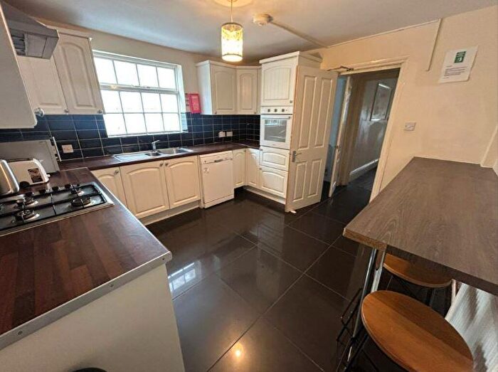 6 Bedroom House To Rent In Clarendon Street, Leamington Spa, CV32