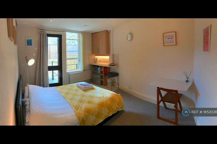 Studio To Rent In Strawberry Dale, Harrogate, HG1