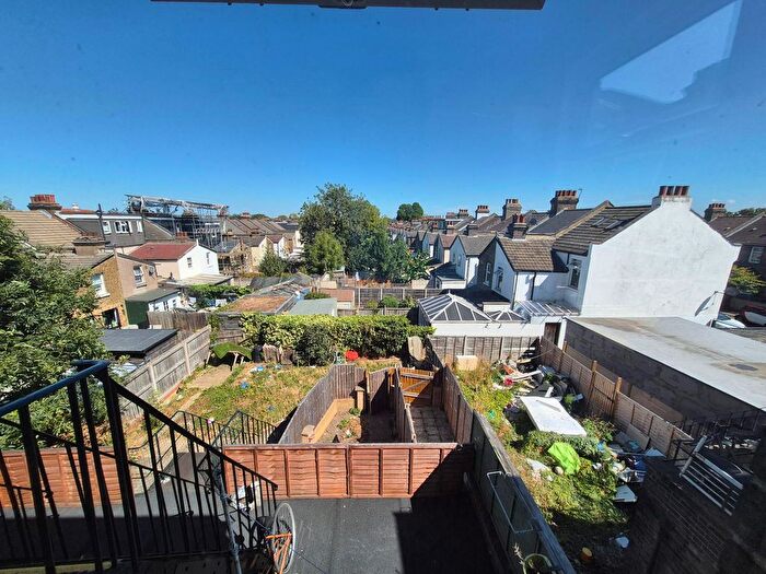 2 Bedroom Flat To Rent In Portland Road, London, SE25