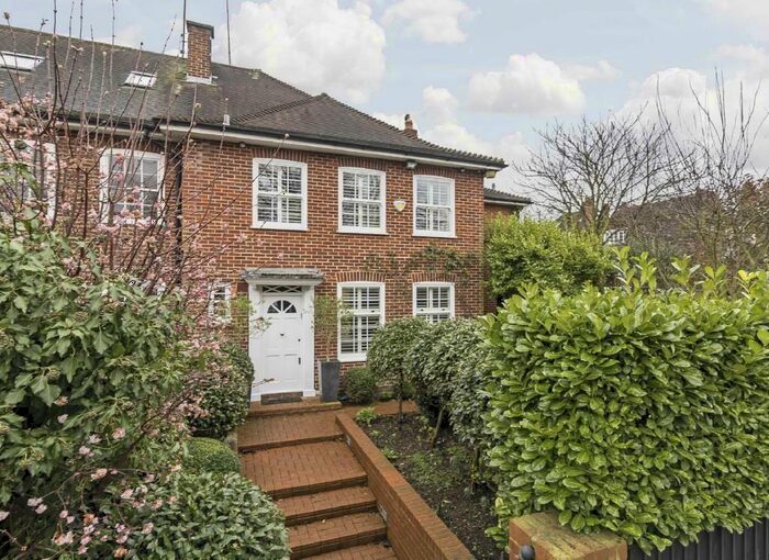 5 Bedroom House To Rent In Redington Gardens, Hampstead, NW3