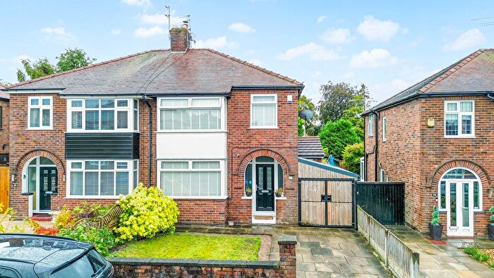 3 Bedroom Semi-Detached House For Sale In St. Georges Avenue, Windle, WA10