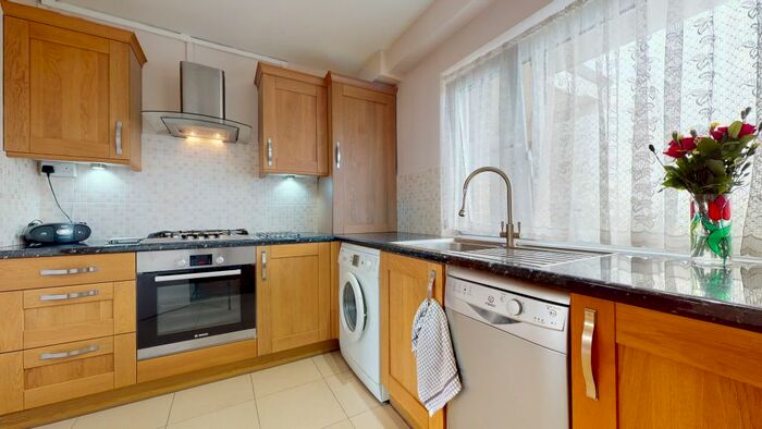 2 Bedroom Flat To Rent In Hall Place, London, W2
