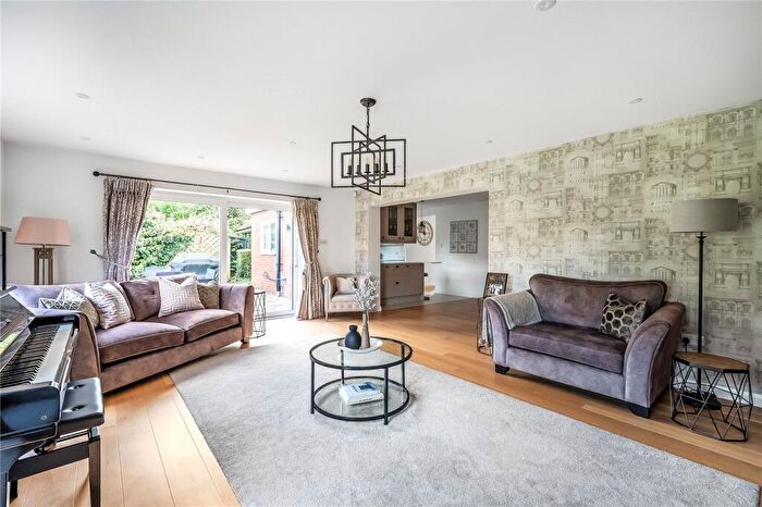 3 Bedroom Detached House For Sale In Woodroyd Avenue, Horley, RH6