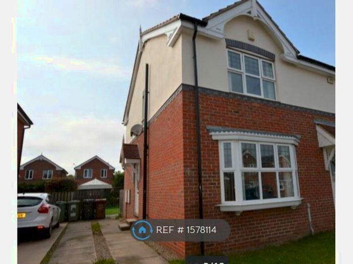 3 Bedroom Semi-Detached House To Rent In Ascot Gardens, Leeds, LS10