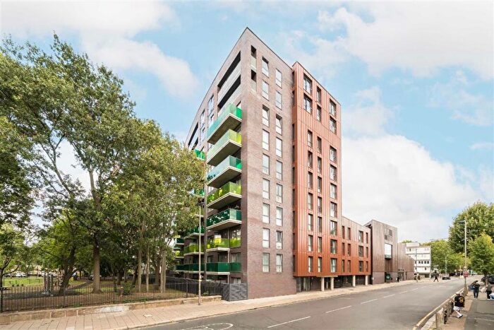 1 Bedroom Flat For Sale In Plough Road, Battersea, SW11
