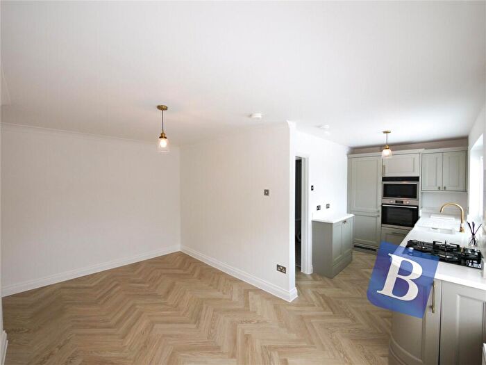 2 Bedroom Maisonette To Rent In Doddinghurst Road, Brentwood, Essex, CM15
