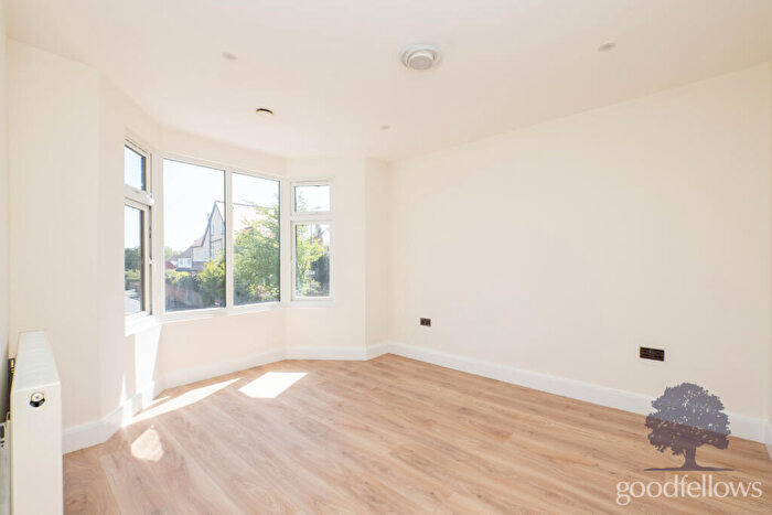 1 Bedroom Apartment To Rent In Beeches Avenue, Carshalton, SM5