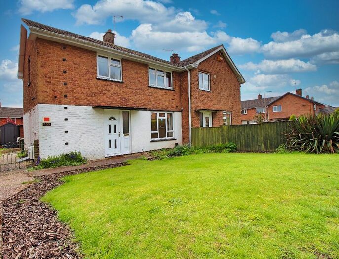 3 Bedroom Semi-Detached House For Sale In Egmanton Road, NG20