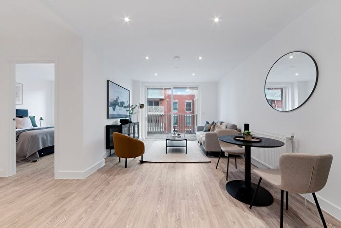 1 Bedroom Flat To Rent In Dukes Road, Walthamstow, E17