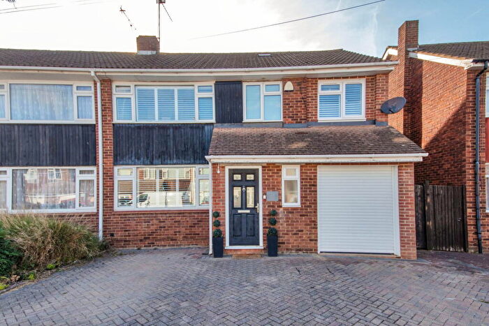 4 Bedroom Semi-Detached House For Sale In Brookside Road, Istead Rise, Gravesend, DA13