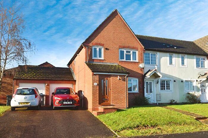 3 Bedroom End Of Terrace House For Sale In Andrews Way, Salisbury, SP2