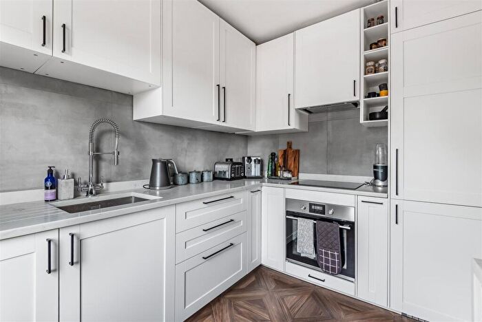 2 Bedroom Flat To Rent In Surbiton Road, Kingston Upon Thames, Surrey, KT1