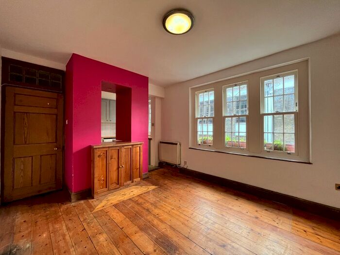 2 Bedroom Flat To Rent In Marshall Street, London, Greater London, W1F