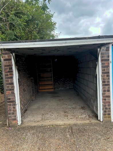 Garage / Parking To Rent In Hadlow Road, Sidcup, Kent, DA14