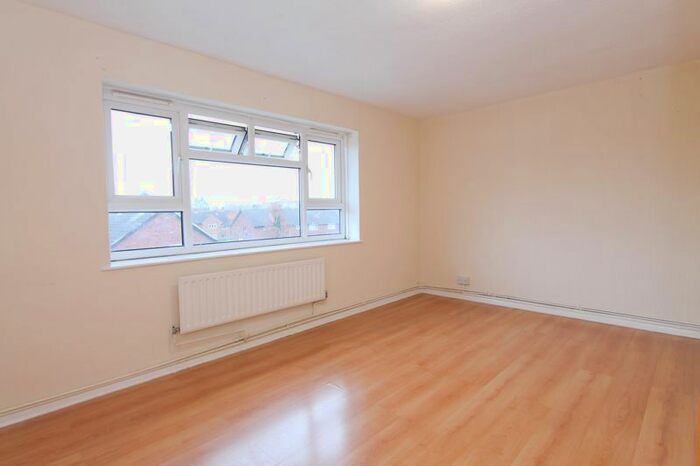 2 Bedroom Flat To Rent In Chesterton Close, Greenford, UB6