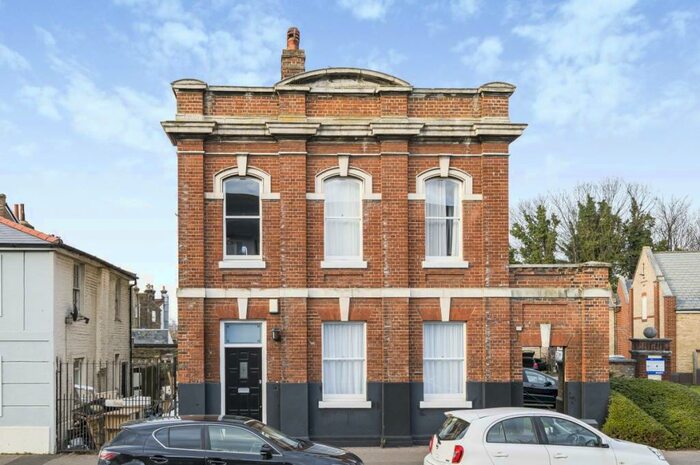 2 Bedroom Flat To Rent In Woodyates Road London, SE12